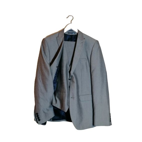 3 piece suit. 40/32S/40R. SS171