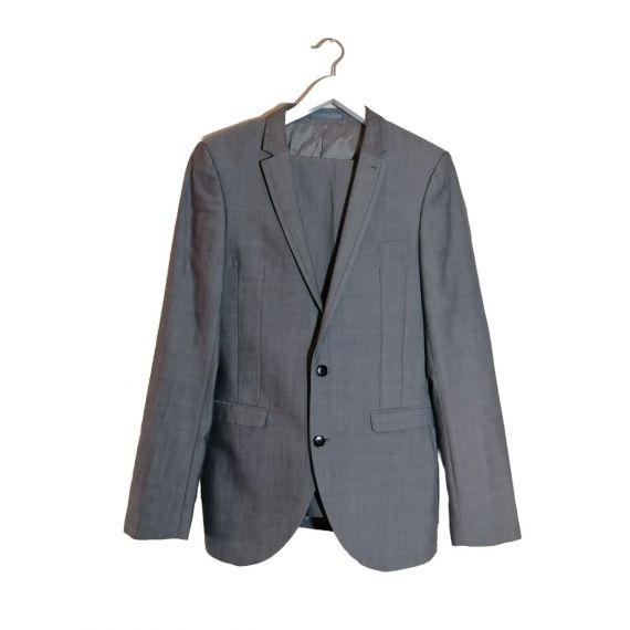 2 piece suit. 38L/32R. SS157