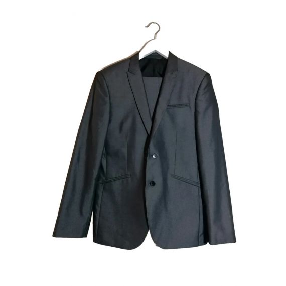 2 piece suit. 38R/34R. SS155