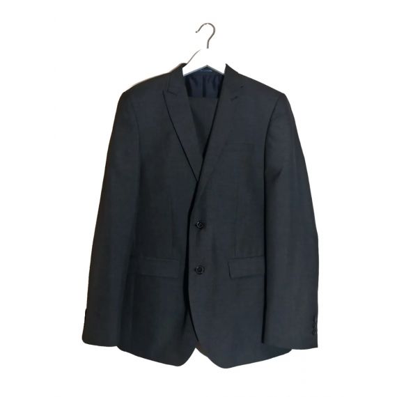 2 piece suit. 40R/32R. SS81