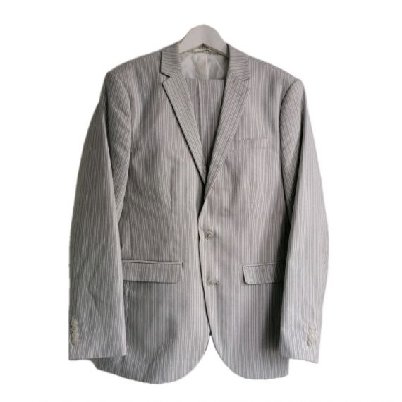 Beige pintrioe suit 40R/34R
