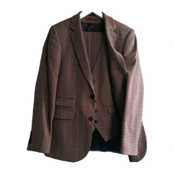 Beige check 3 piece suit 38R/32S/38R