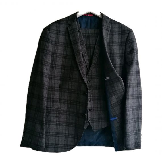 Gray check 3 piece suit 44S/38S/44S